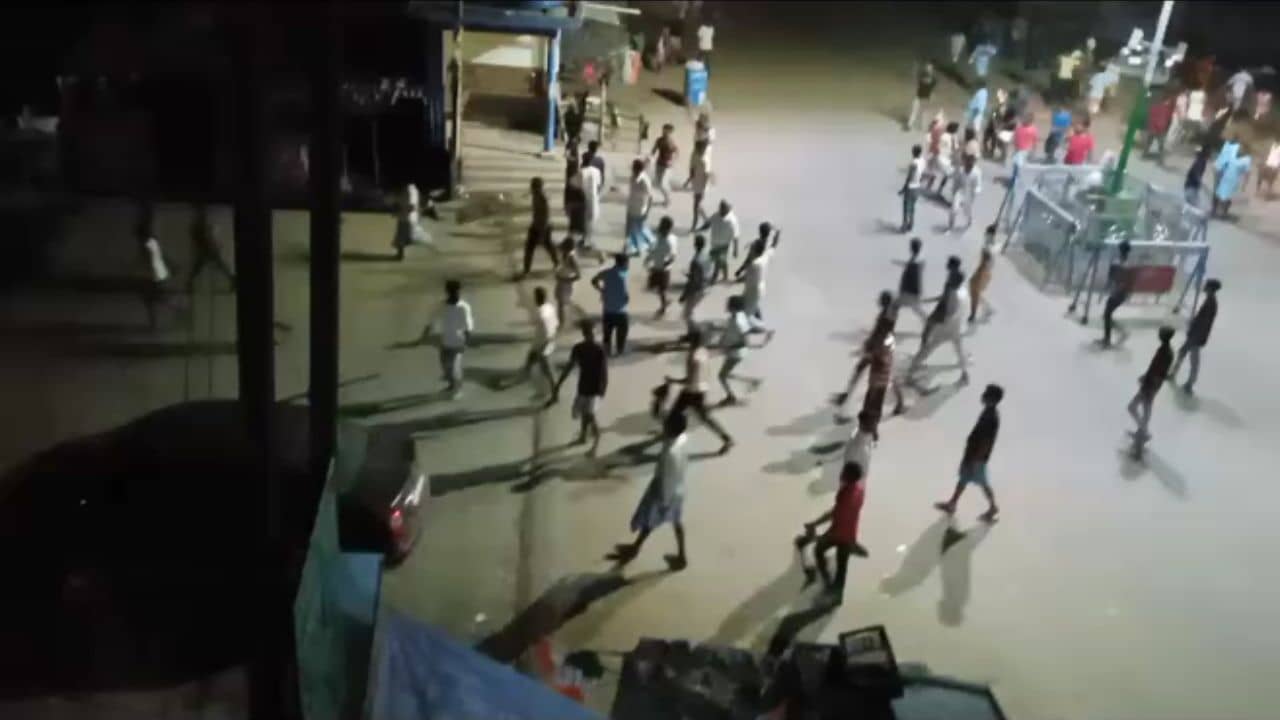 West Bengal Panchayat Elections 2023: বিডিওকে নিয়ে স্ট্রংরুমে ঢোকার চেষ্টা সাবিনা ইয়াসমিনের, কংগ্রেসের বাধায় পিছু হঠলেন মন্ত্রী