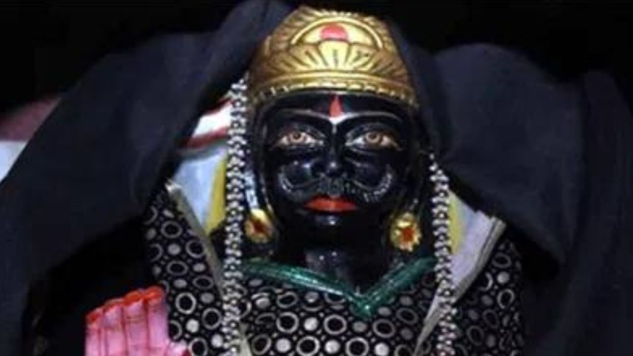 শনিকে প্রসন্ন করার জন্য শনিবারকে সেরা দিন বলে মনে করা হয়। এই দিনে বেশ কিছু প্রতিকার বা ব্যবস্থা মেনে চললে শনিদেব অত্যন্ত প্রসন্ন হন। আশীর্বাদ বর্ষণ করেন অবারিত। 