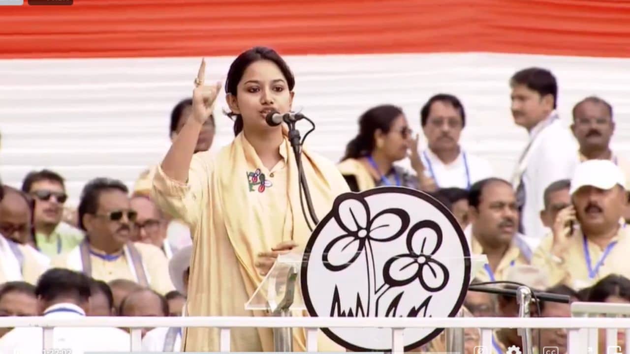 TMC Martyr’s Day Rally 2023: তোমাদের কাছে আছে সিবিআই-ইডি, আমাদের আছেন দিদি, একুশের মঞ্চে নজর কাড়লেন রাজন্যা