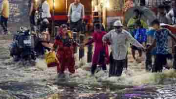 Telangana Rain: জলে পা দিলেই সব শেষ, জলপ্রপাত দেখতে গিয়ে চরম বিপদে পড়ল ৪২ পর্যটক