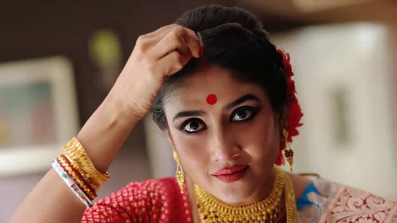 Debolina Dutta: 'বউ সেজে বসেছিলাম, আসেনি বর, ফোনও বন্ধ', অকপট দেবলীনা Debolina Dutta: 'বউ সেজে বসেছিলাম, আসেনি বর, ফোনও বন্ধ', অকপট দেবলীনা