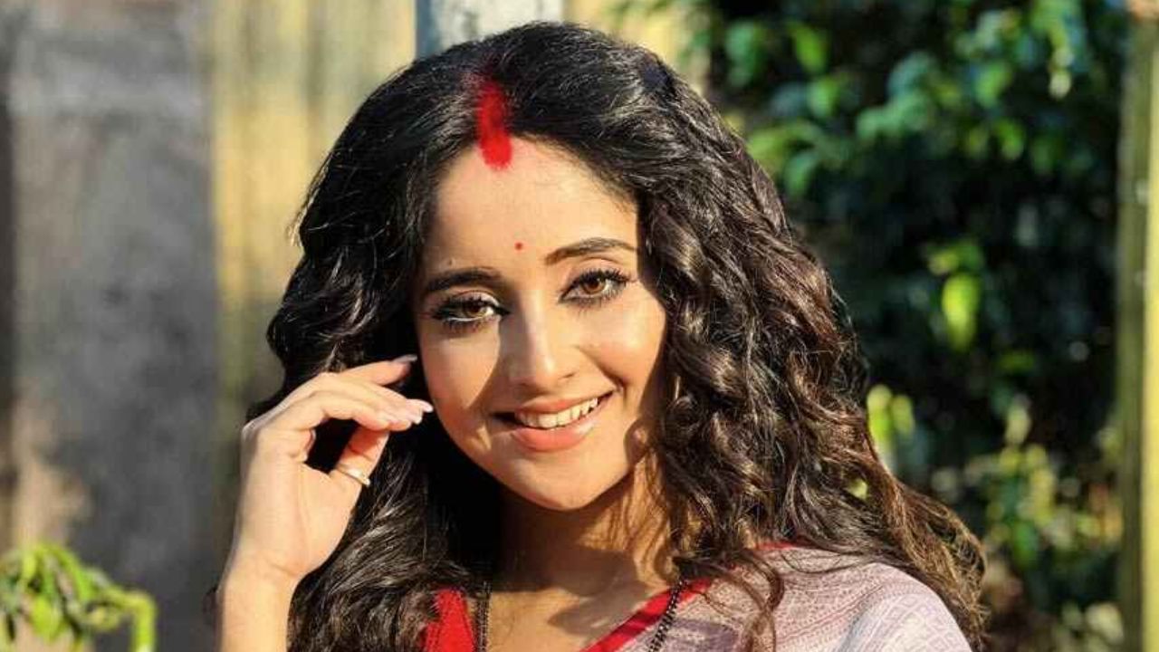 Soumitrisha Kundu: মা-হারা ভক্তের বাবাও এবার কোমায়! জানতে পেরে কী করলেন সৌমিতৃষা?