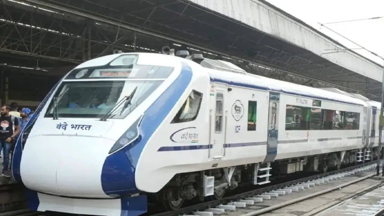 Vande Bharat Express: সাতসকালে সিগন্যালের সমস্যা, বর্ধমান ঢুকেই দীর্ঘ সময় আটকে রইল বন্দে ভারত এক্সপ্রেস