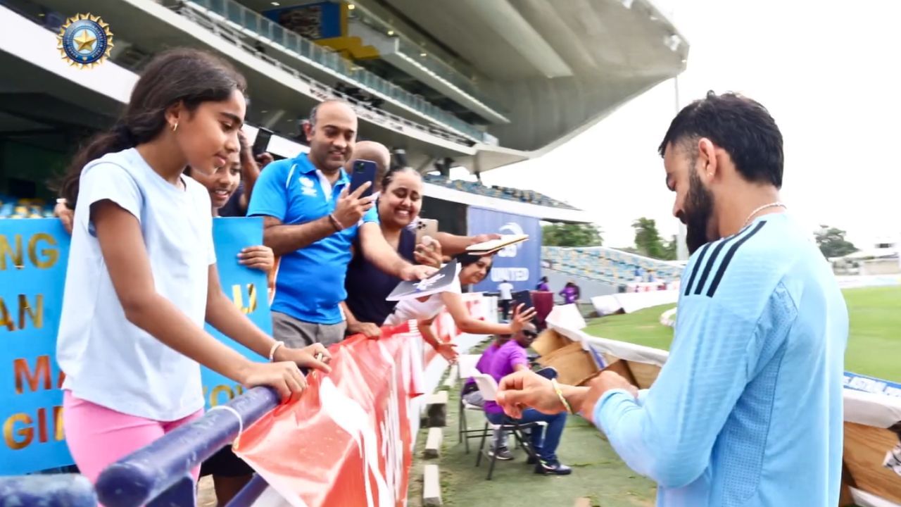 Virat Kohli: অটোগ্রাফ, সেলফির হিড়িক আর গিফ্ট; বার্বাডোজে যখন কোহলি ম্যানিয়া!