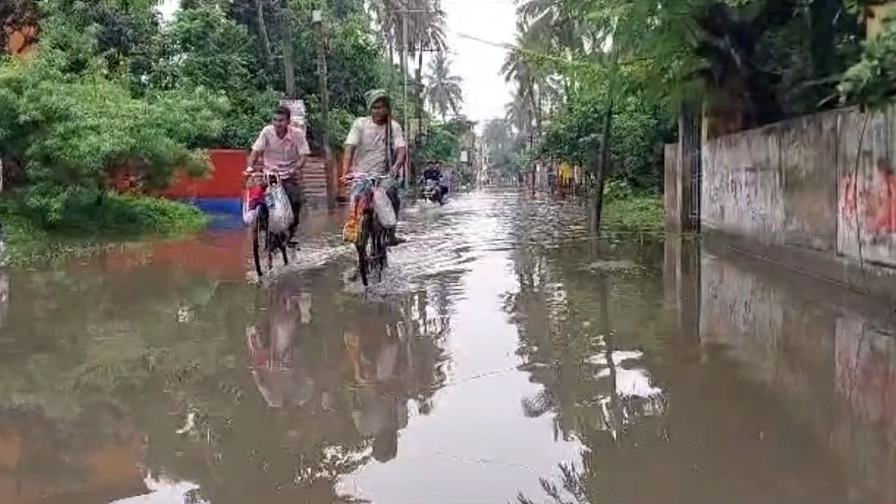 Balurghat: ভোটের আগেই জলমগ্ন বালুরঘাট