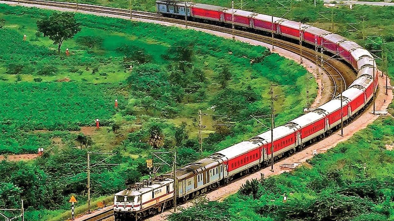 Longest train services of Indian Railways: কোনও ট্রেনে লাগে ৮০ ঘন্টা, কোনও ট্রেনে ৪দিন!