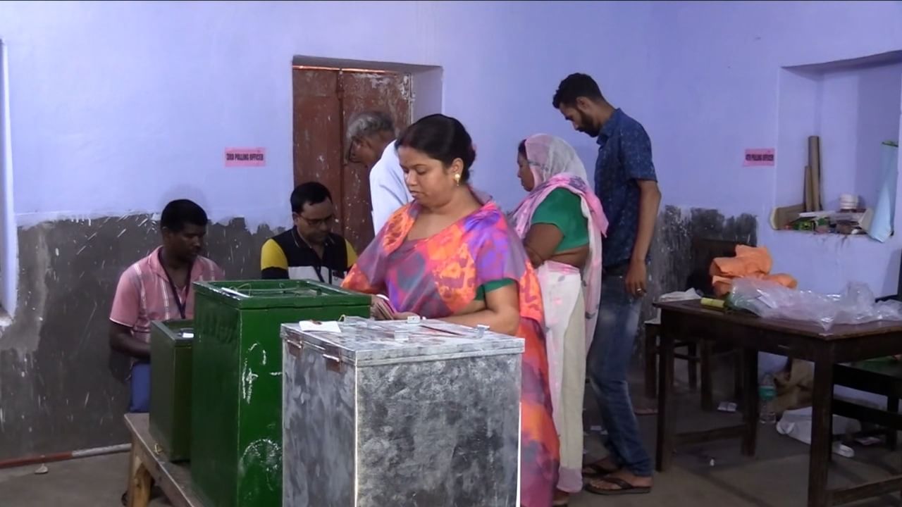 Asansol Panchayat repoll: ভোটকেন্দ্রে নেই বিরোধী প্রার্থী!