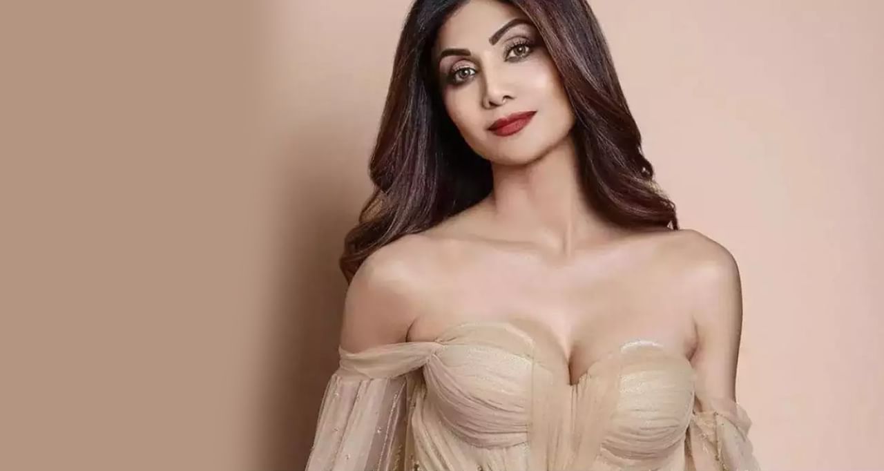 Shilpa Shetty: এই পোশাকে অস্বস্তিতে শিল্পা