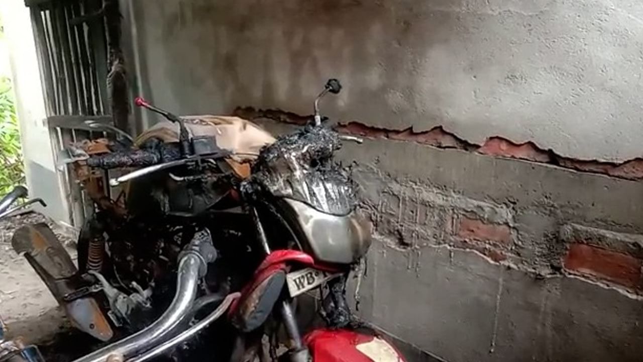 Panchayat Election 2023: জ্বলল তৃণমূল কর্মীর বাইক!