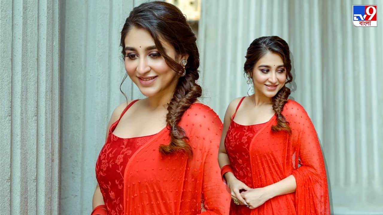 Oindrila Sen: বিশেষ মানুষের জন্য লাল সালোয়ার, চুড়ি আর খেজুর বেনিতে লাজে রাঙা ঐন্দ্রিলা, ছবি দেখেছেন?