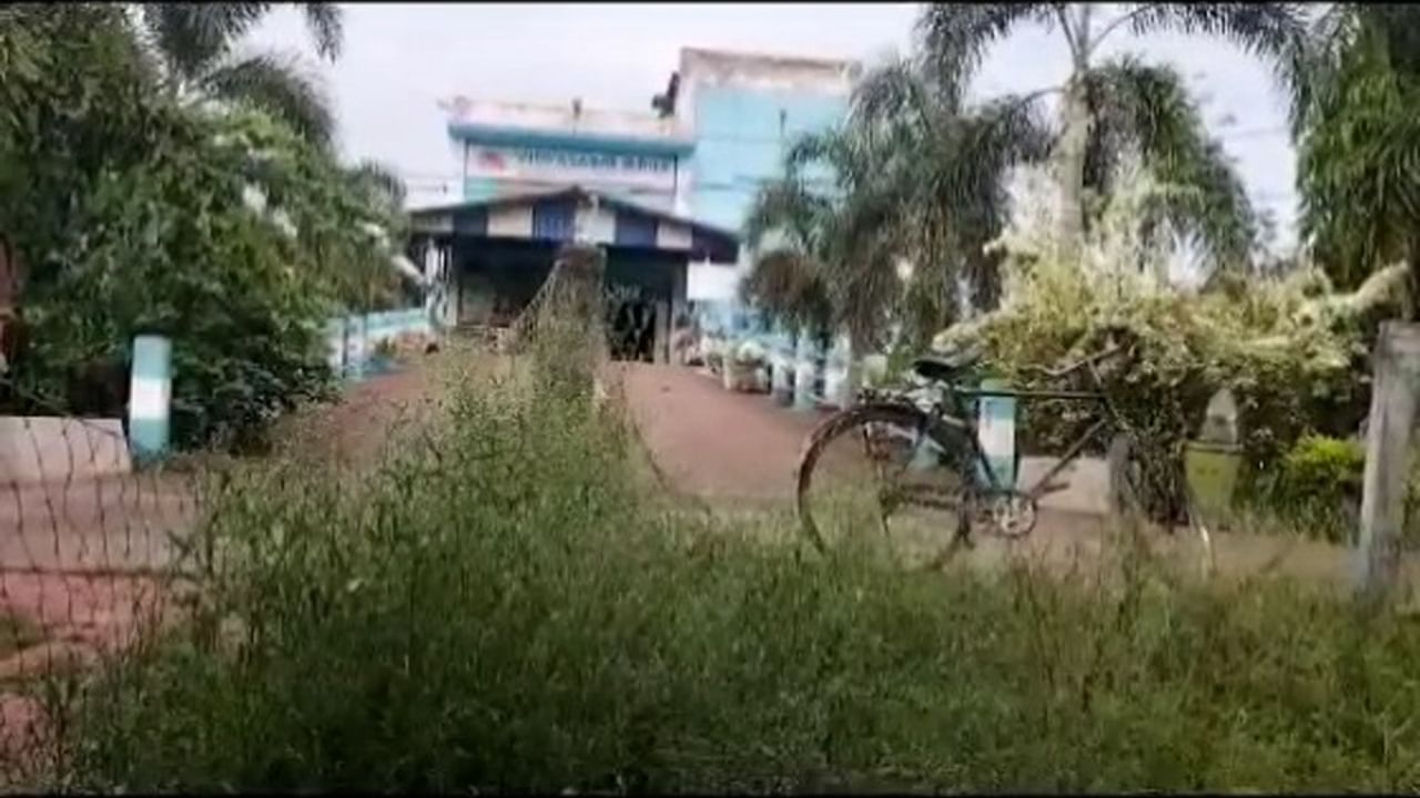 Paschim Medinipur Hospital: এরও নাম হাসপাতাল!