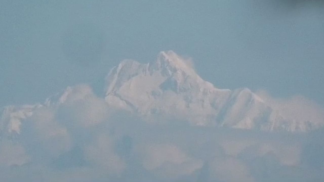 Kanchenjunga Hill: দেখা মিলল ঘুমন্ত বুদ্ধের