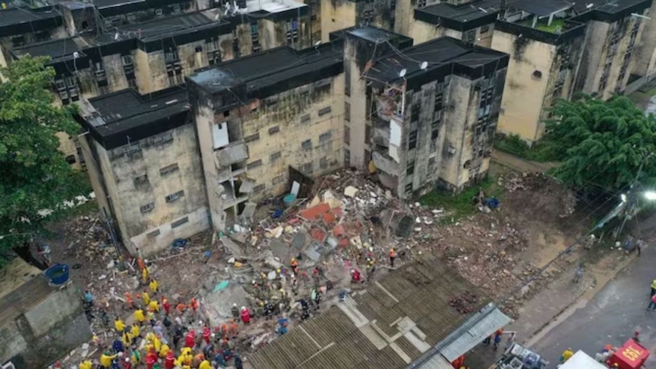 Building Collapsed: গভীর ঘুমে আচ্ছন্ন সবাই, হঠাৎ ধুলোয় মিশিয়ে গেল ৪ তলা আস্ত বিল্ডিং, মৃত কমপক্ষে ৮