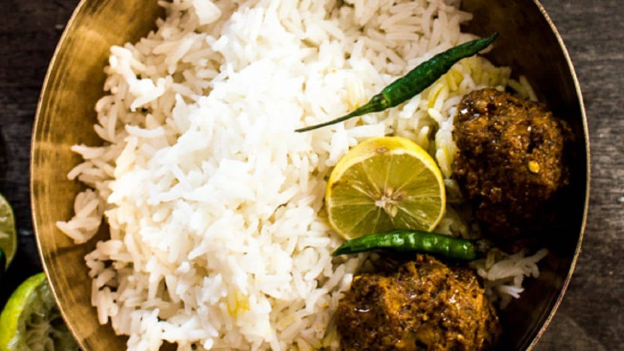 Chingri Bhorta Recipe: মালাইকারি তো অনেক হল, স্বাদ বদলাতে এবার বানিয়ে ফেলুন বাংলাদেশী স্টাইলে চিঙড়ি ভর্তা