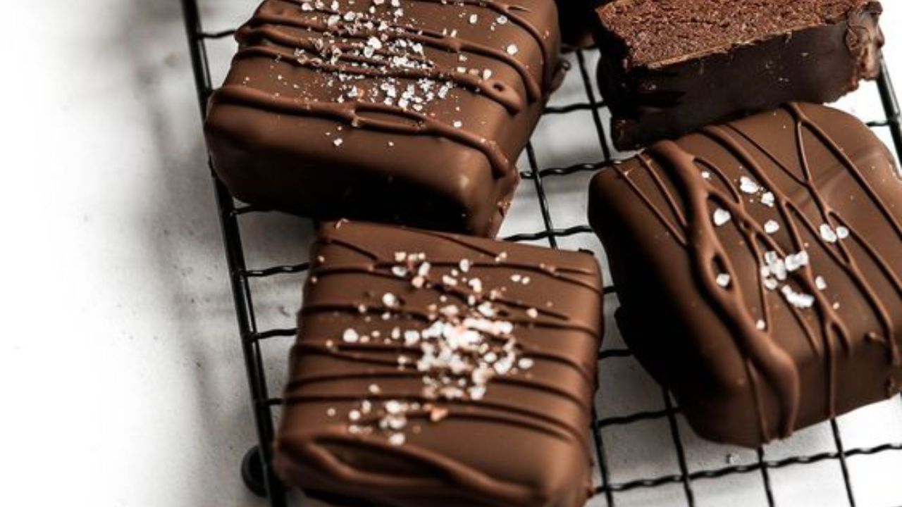 Side Effects Od Chocolate চকোলেট দেখলেই ঝাঁপিয়ে পড়েন? জানুন কী ক্ষতি