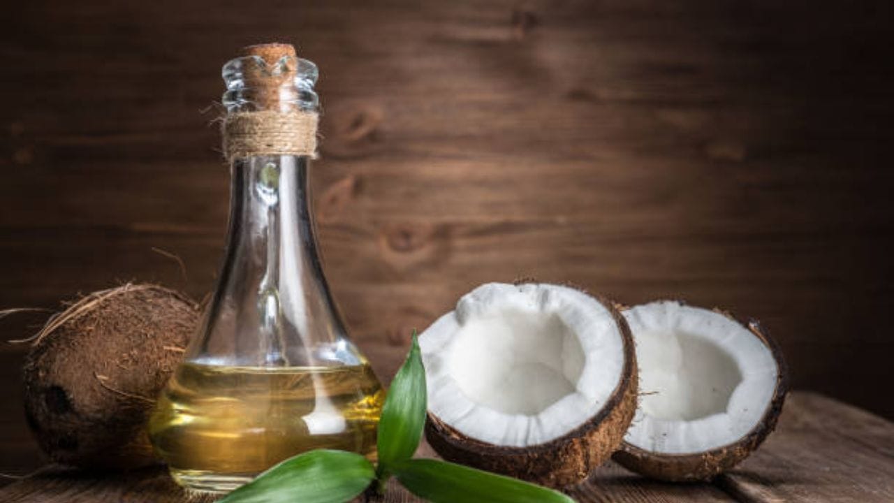 এবার তা মুখে লাগিয়ে নিয়ে খুব ভাল করে ম্যাসাজ করে নিতে হবে। এতে মুখের কালচে ভাব আর ট্যান উঠে যাবে। 