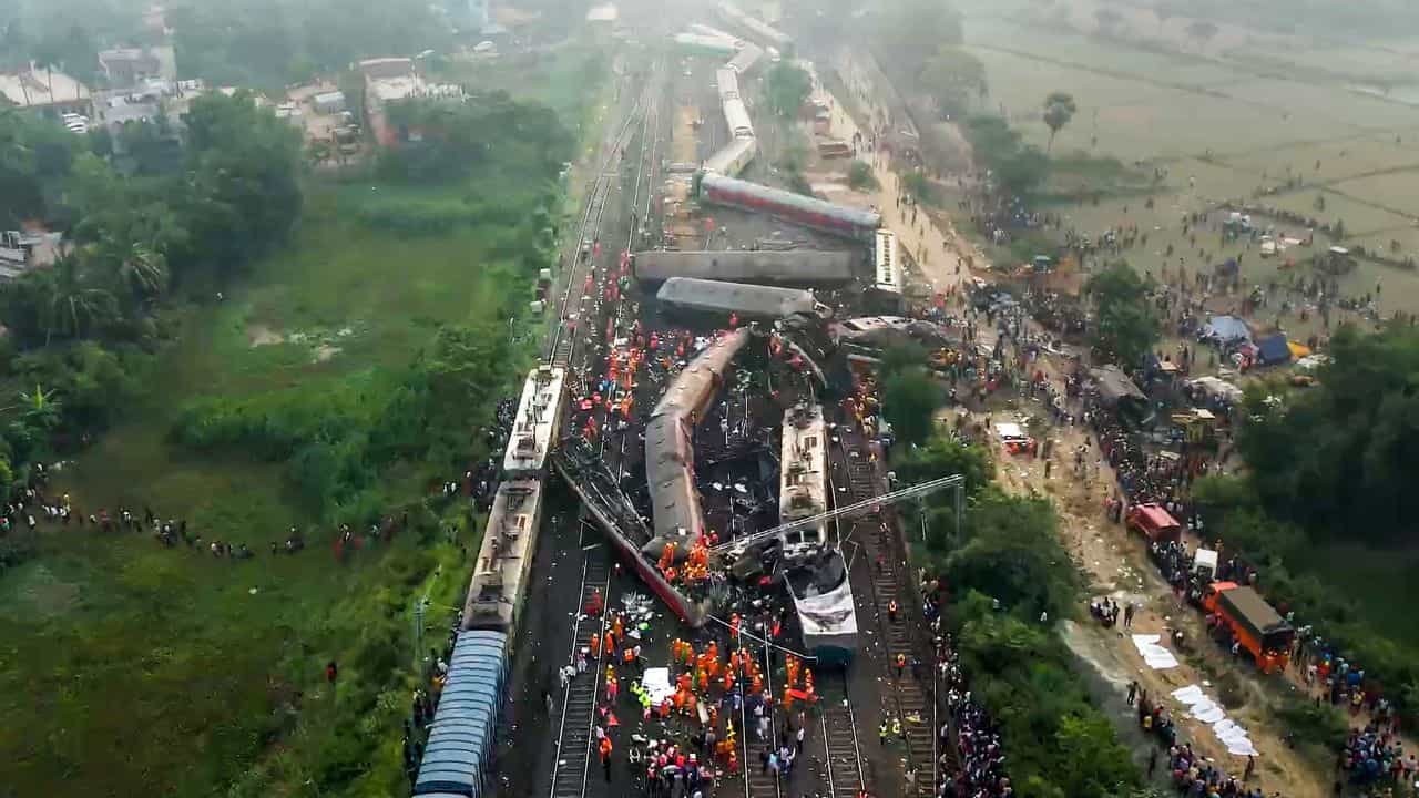 Balasore Train Accident: কীভাবে ঘটল বালেশ্বরের ট্রেন দুর্ঘটনা, দোষ কার? রিপোর্ট জমা পড়ল রেল মন্ত্রকের কাছে Balasore Train Accident: কীভাবে ঘটল বালেশ্বরের ট্রেন দুর্ঘটনা, দোষ কার? রিপোর্ট জমা পড়ল রেল মন্ত্রকের কাছে