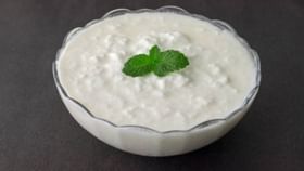 Curd in Monsoon: বর্ষায় টক দই খাওয়া কি উচিত? আয়ুর্বেদ যা বলছে Curd in Monsoon: বর্ষায় টক দই খাওয়া কি উচিত? আয়ুর্বেদ যা বলছে
