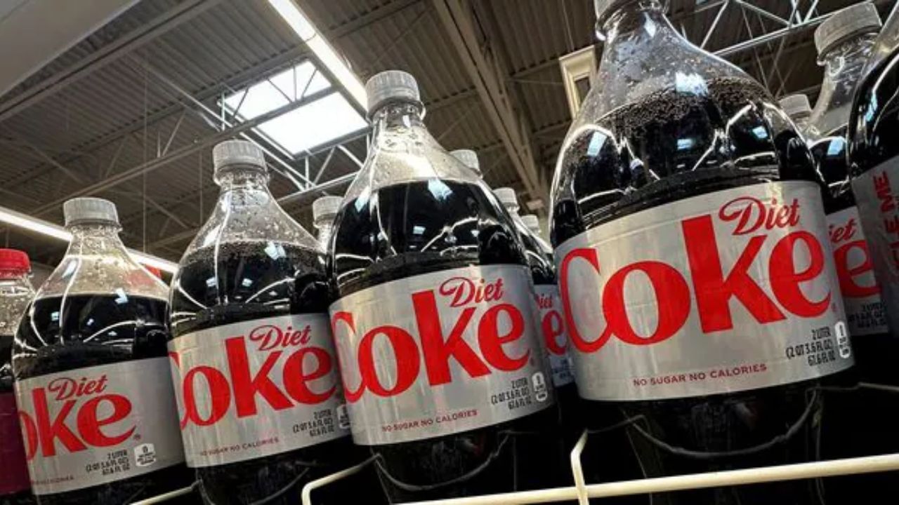 Diet Coke Side Effects শরীর বাঁচাতে গলায় ঢালছেন ডায়েট কোক অজান্তেই ক্যানসারের দিকে এক পা করে