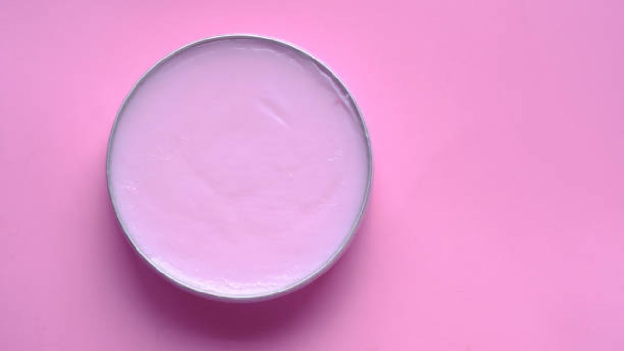 আর তাই আজ রইল বিশেষ একটি টিপস। এই টিপস মানলে ভ্রূ এর চুল পড়া বন্ধ হবে। গজাবে নতুন চুল। টানা এক মাস যদি রোজ মনে করে এই টিপস মানেন তাহলে দারুণ ভাল ফল পাবেন। 