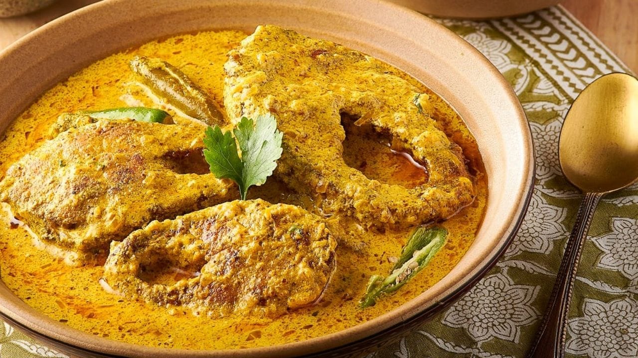 কালিয়া, ভাপা হোক বা মুইঠ্যা, চপ—মাছের যে কোনও পদ রান্নায় করলে, সেক্ষেত্রে প্রাথমিক কয়েকটি বিষয়ের খেয়াল রাখতে হয়। তবেই, মাছের তৈরি পদে স্বাদ আসে, খেতে ভাল হয়।