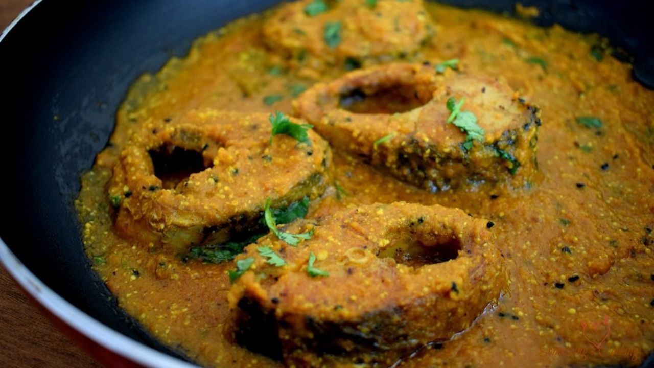 সঠিক পদ্ধতিতে মাছ রান্না করা জরুরি। পাশাপাশি ভুলেও উচ্চ তাপমাত্রায় বা বেশিক্ষণ ধরে রান্না করবেন না। উচ্চ তাপমাত্রায় বা বেশিক্ষণ ধরে রান্না করলে মাছ অতিরিক্ত সেদ্ধ হয়ে যেতে পারে, এতে মাছের স্বাদ নষ্ট হয়ে যেতে পারে। 