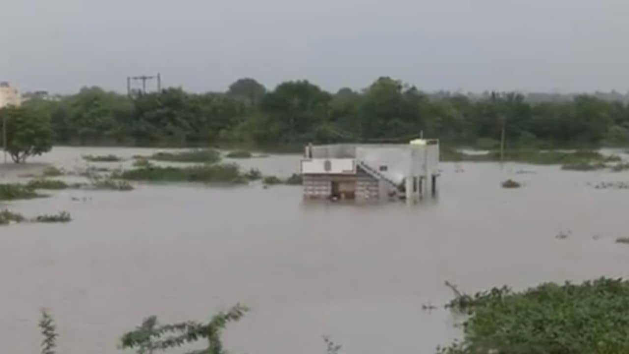 Flood Situation: কোথাও হলুদ, কোথাও কমলা সতর্কতা জারি, বিপর্যয় থেকে কবে মিলবে রেহাই?