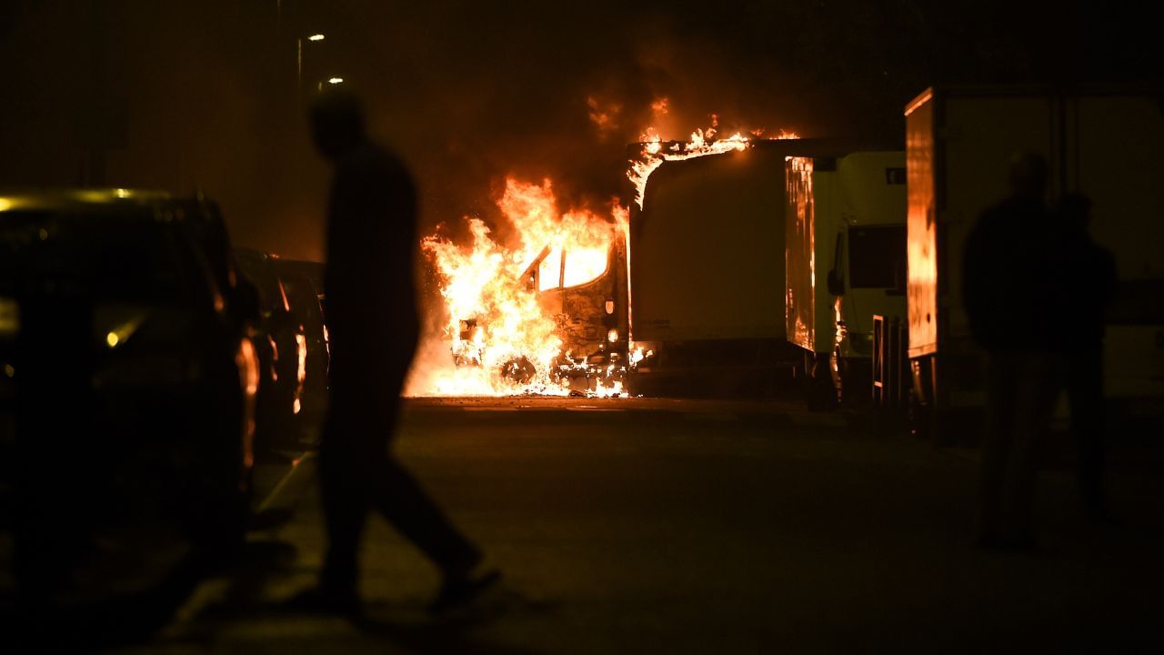 France Riot: চলছে গুলি, জ্বলছে বাড়ি-গাড়ি, গ্রেফতার ৪৭১! ৪৫ হাজার পুলিশও হিমশিম খাচ্ছে ফ্রান্সে দাঙ্গা সামাল দিতে