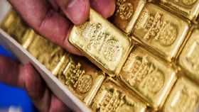 Gold Smuggling: বাসে উঠতেই খবর গেল বিএসএফ অফিসে, এরপরই হাতেনাতে পাকড়াও Gold Smuggling: বাসে উঠতেই খবর গেল বিএসএফ অফিসে, এরপরই হাতেনাতে পাকড়াও