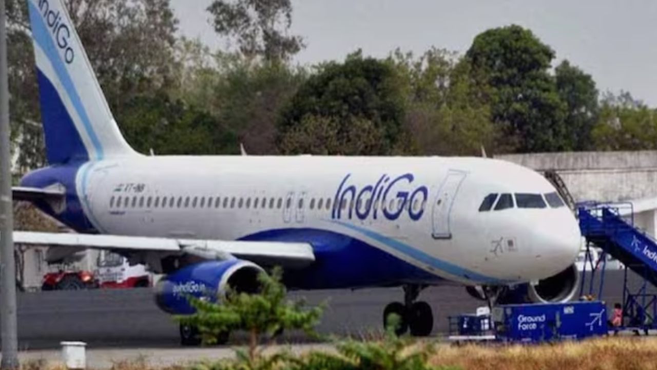 Indigo Flight: মাঝ আকাশে ধোঁয়া, কলকাতা বিমানবন্দরে জরুরি অবতরণ ইন্ডিগোর বিমানের