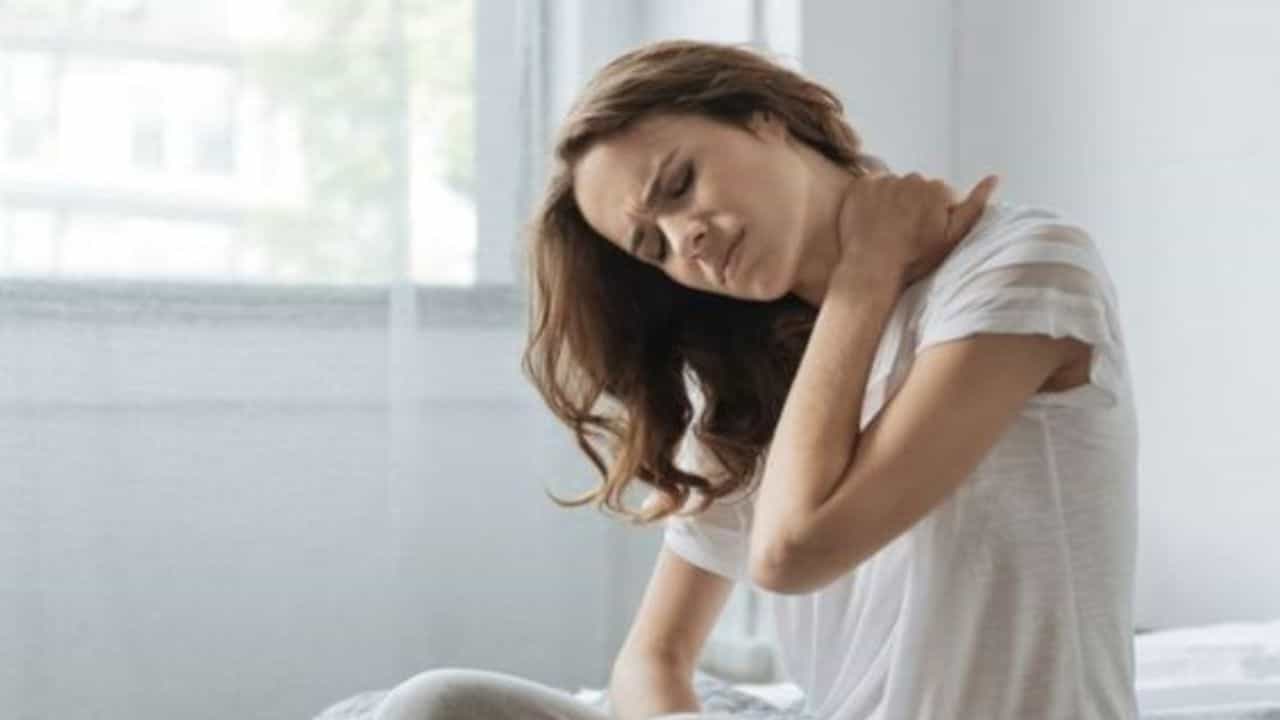 Chronic Inflammation: সারাবছর গায়ে হাত পায়ে তীব্র ব্যথা? উধাও হবে মানলে এই নিয়ম