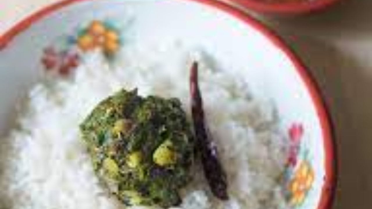 যেহেতু জঙ্গলে হয় তাই এই পাতা খুব ভাল করে ধুয়ে নিতে হবে। নইলে এর মধ্যে ধুলো-বালি অনেক বেশি থাকে। এর থেকে পেট খারাপ হয়ে যেতে পারে। 