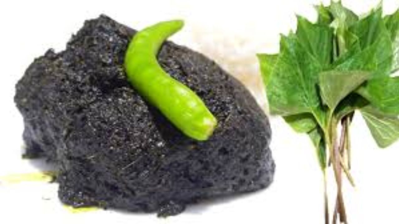 গ্রাম বাংলায় এখনও বিভিন্ন পাতা, ফুল খাওয়ার বেশ চল রয়েছে। শহরের সব বাজারে এই সব পাতা আজকাল আর তেমন ভাবে পাওয়া যায় না। তবে এই খারকোল পাতা অনেকের কাছেই খুব প্রিয়। বাংলাদেশে পাতা বাটা খাওয়ার চল রয়েছে। এর মধ্যে খুবই জনপ্রিয় এই খারকোলের পাতা। 