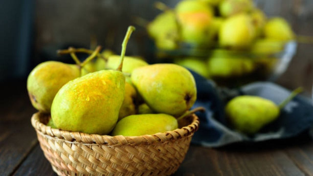 ন্যাশপাতি খেলে কমবে রোগের ঝুঁকি। অ্যান্টি-ইনফ্লেমেটরি উপাদানে ভরপুর ন্যাশপাতি। এছাড়াও এই ফল অন্ত্রের স্বাস্থ্য ভাল রাখে। ডায়াবেটিস ও ক্যানসারের ঝুঁকি কমায়।