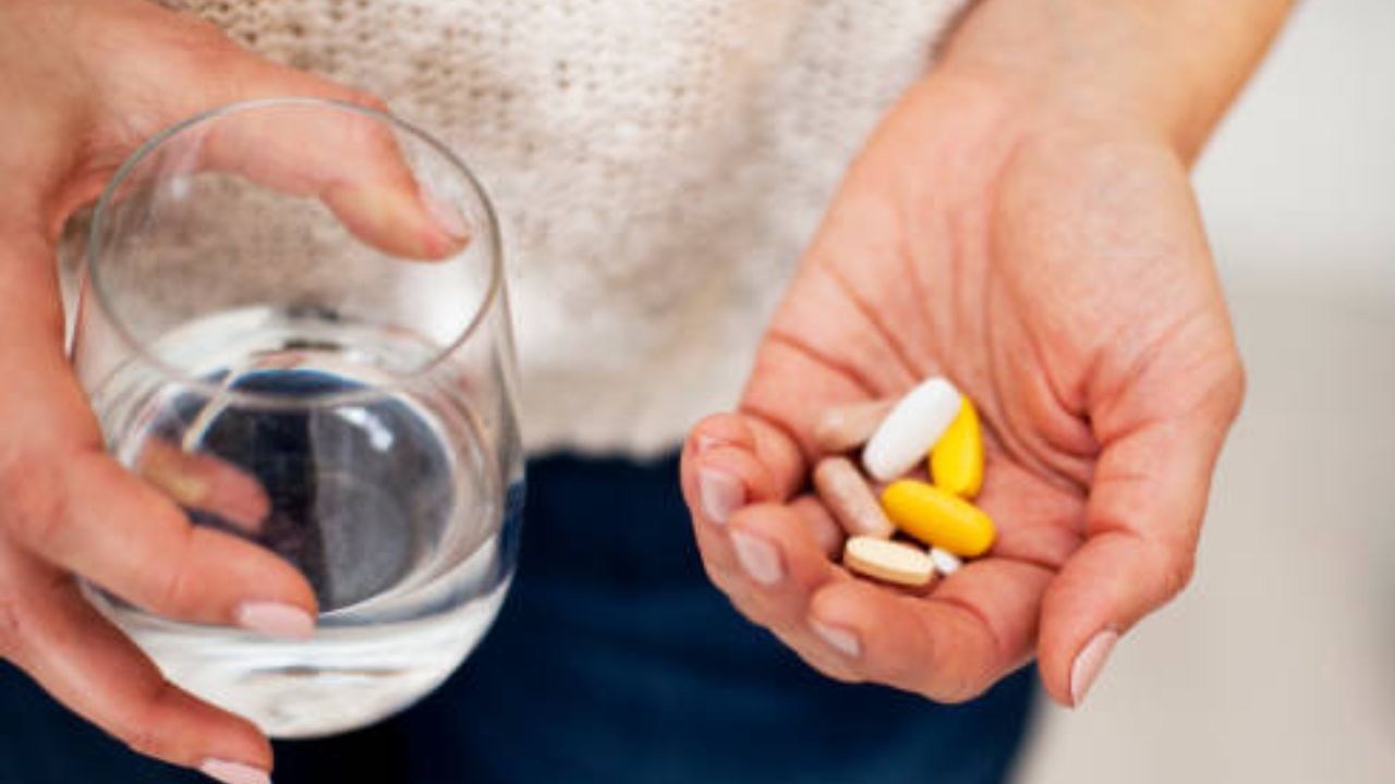 Multivitamins for Health খালি পেটে ভিটামিনের ওষুধ খাচ্ছেন? লাভের লাভ কতটা হচ্ছে আদৌ! Bengali