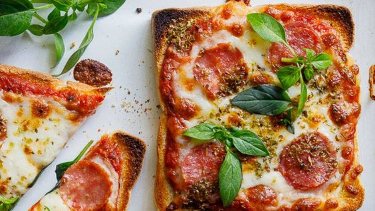 Home Made Pizza: মাইক্রোভেন লাগবে না, হেঁশেলের নামমাত্র উপকরণ দিয়ে বানিয়ে নিন পিজ্জা, রইল সহজ রেসিপি