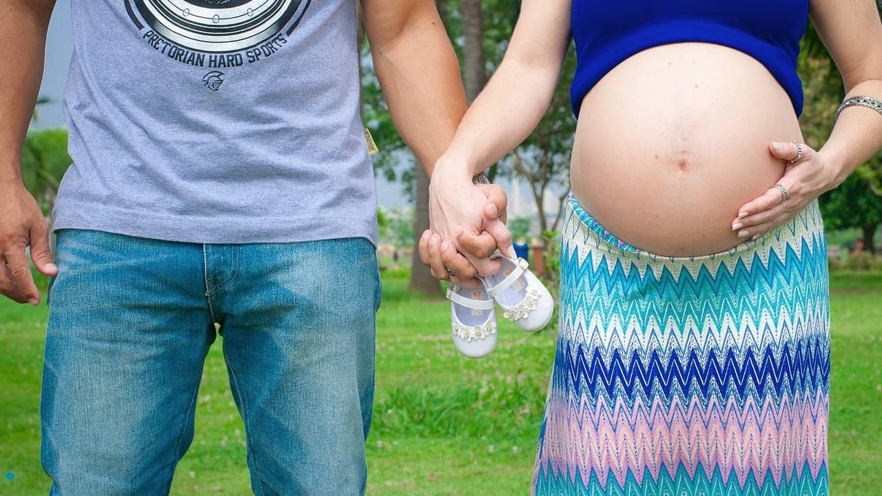 Japan: প্রসবের পর মহিলাদের কোন আচরণে বিরক্ত হয় স্বামীরা? উপদেশ দিয়ে ক্ষমা চাইতে হল মেয়রকে
