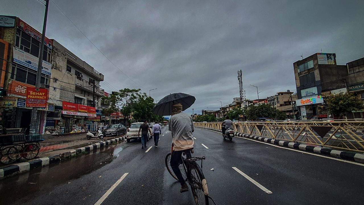 Weather Forecast: পাহাড়ে জারি লাল সতর্কতা, আগামী ৫ দিন ভারী বৃষ্টিতে ভাসবে বাংলা সহ এই রাজ্যগুলি