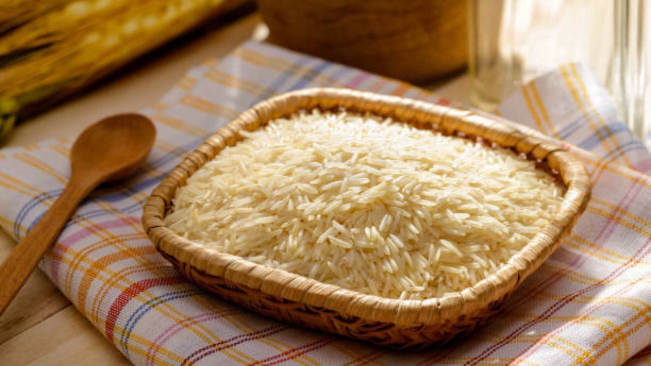 Rice Storing Tips: এই ৫ টিপস মেনে চাল কৌটোবন্দি করলে বর্ষায় পোকা ধরবে ...
