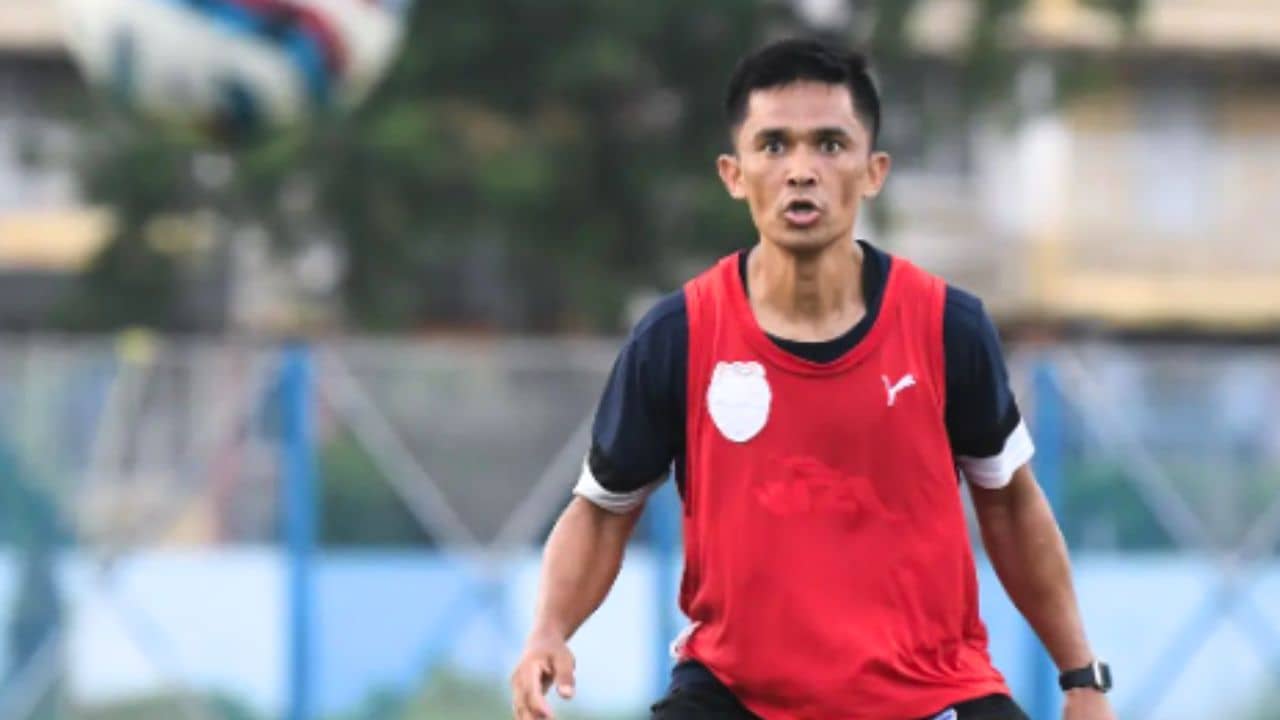 Sunil Chettri : মেসি-রোনাল্ডোর চেয়ে নিজেকে সেরা ভাবেন সুনীল!