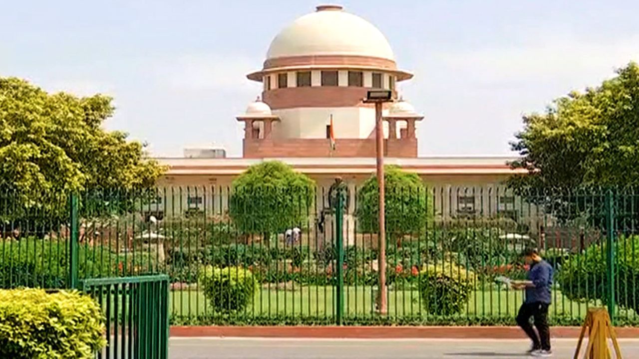 One constitutional religlion: এক দেশ, এক ধর্ম? পত্রপাঠ জনস্বার্থ মামলা খারিজ শীর্ষ আদালতে One constitutional religlion: এক দেশ, এক ধর্ম? পত্রপাঠ জনস্বার্থ মামলা খারিজ শীর্ষ আদালতে