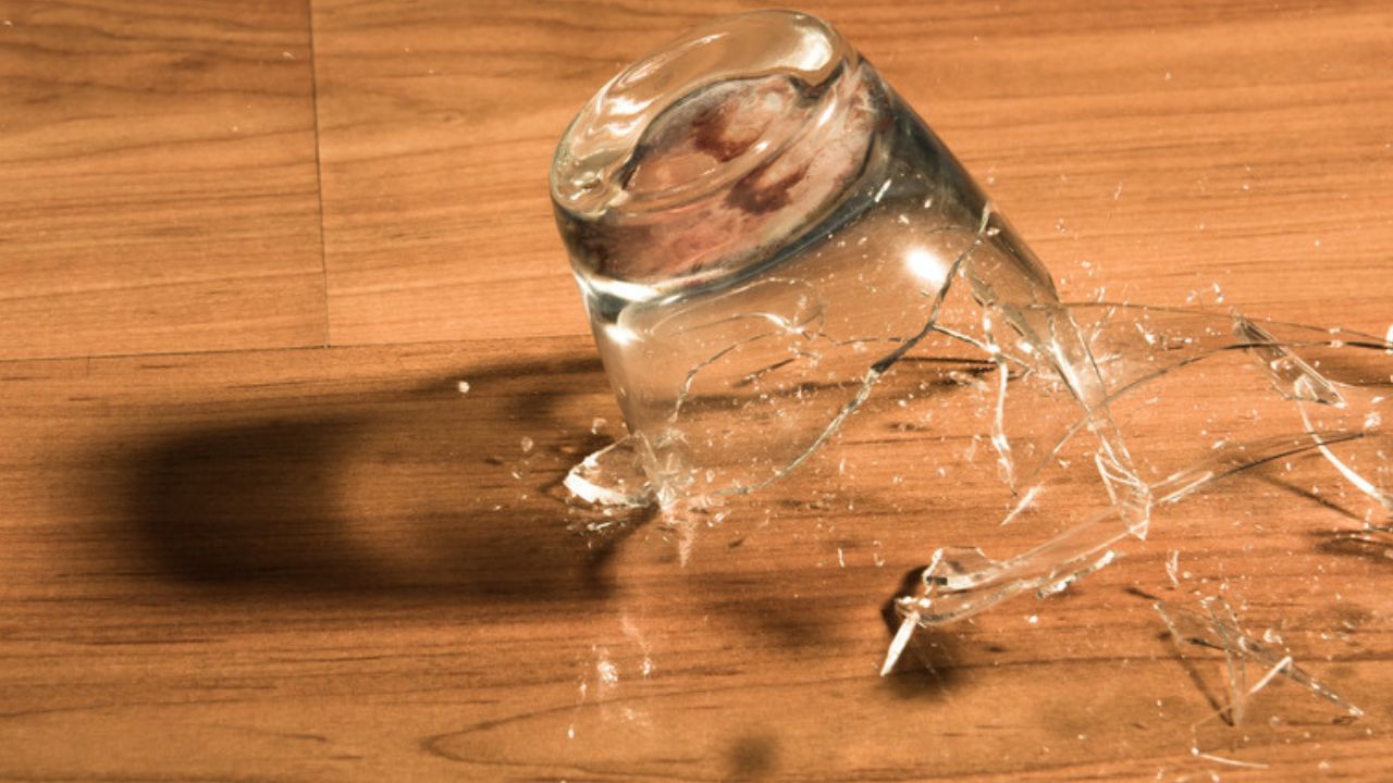 এর জেরে আগামীদিনে পরিবারের কোনও সদস্য অসুস্থ হতে পারে আবার আর্থিক সমস্যার সম্মুখীন হতে পারেন। এমনটা হলে গরিব-দুঃস্থদের খাবার দান করতে পারেন। 