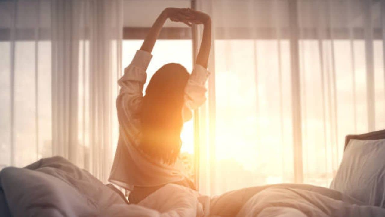 Good Morning Tips: ঘুম থেকে উঠেই ৩ কাজ কখনও করবেন না, কয়েক মিনিটের মধ্যে খালি হবে আপনার পকেট