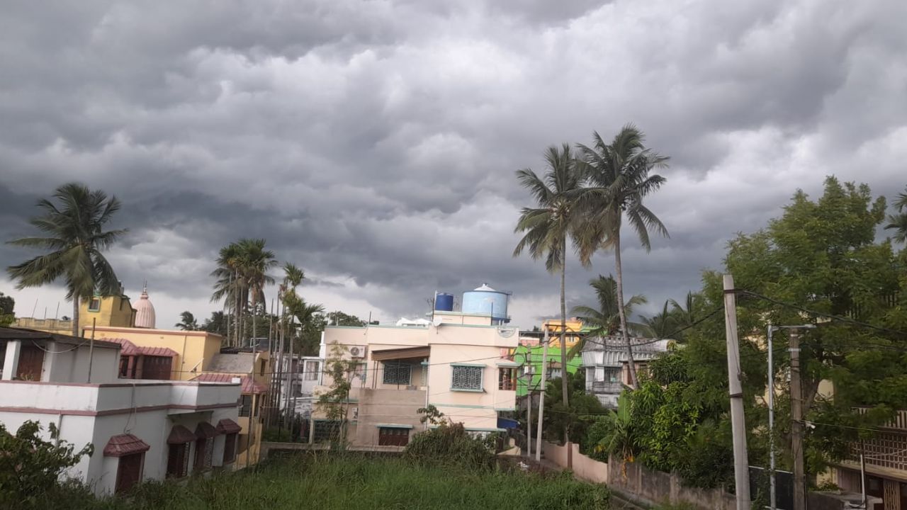 Weather Update: নিম্নচাপের প্রভাব কি পড়বে বাংলায়? বৃষ্টির পূর্বাভাস হাওয়া অফিসের