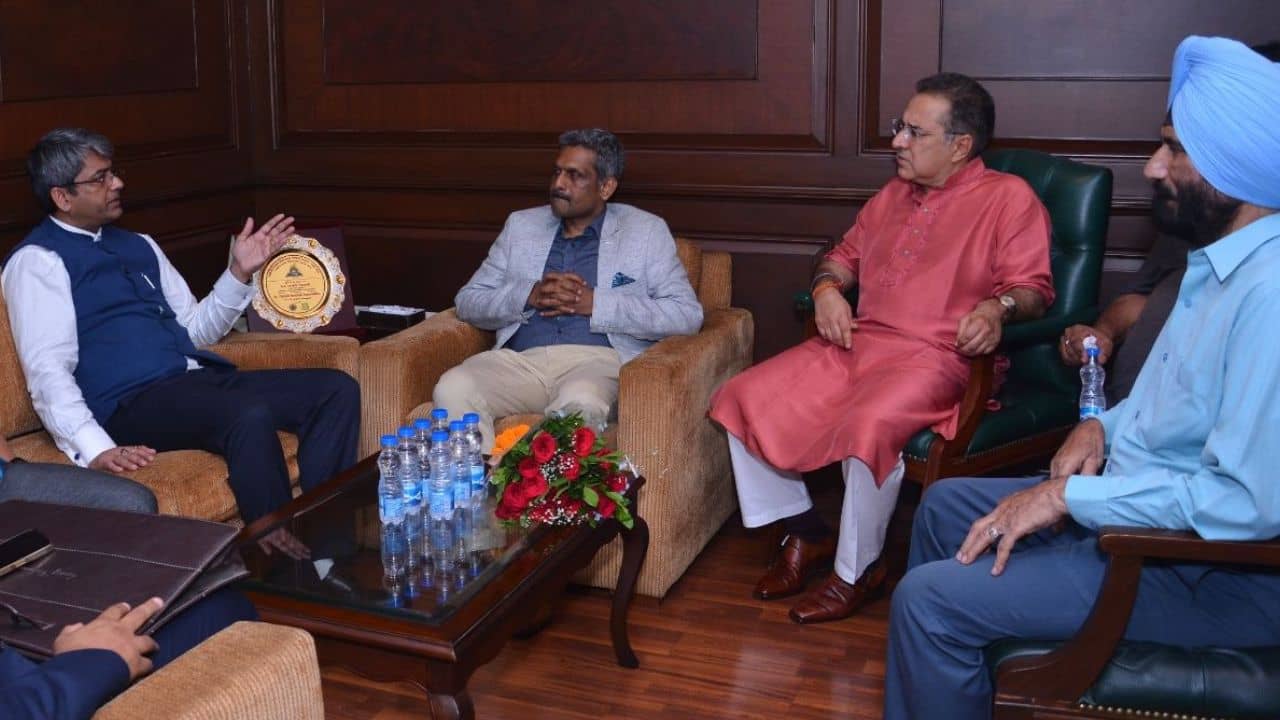 Indian Football: ভারতীয় বংশোদ্ভূত ফুটবলারদের দেশের জার্সিতে খেলানোর উদ্যোগ ফেডারেশনের