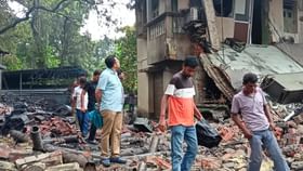 Balurghat Fire: বেজে চলেছে ফোন, ধরার কেউ নেই, বালুরঘাটের জনস্বাস্থ্য কারিগারি দফতর যেন শ্মশানপুরী Balurghat Fire: বেজে চলেছে ফোন, ধরার কেউ নেই, বালুরঘাটের জনস্বাস্থ্য কারিগারি দফতর যেন শ্মশানপুরী