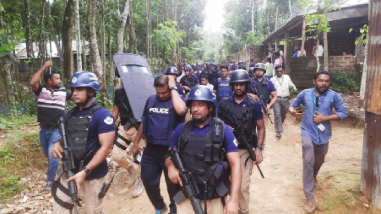 Bangladesh: 'ওরে ডাক্তার বানাইতে যে কী কষ্ট করেছি, আর ও হইল জঙ্গি', থামছে না বাবার কান্না