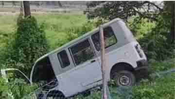 Bankura Road Accident: নার্সারির পড়ুয়াদের নিয়ে পুলকার পড়ল দ্বারকেশ্বরের চড়ে