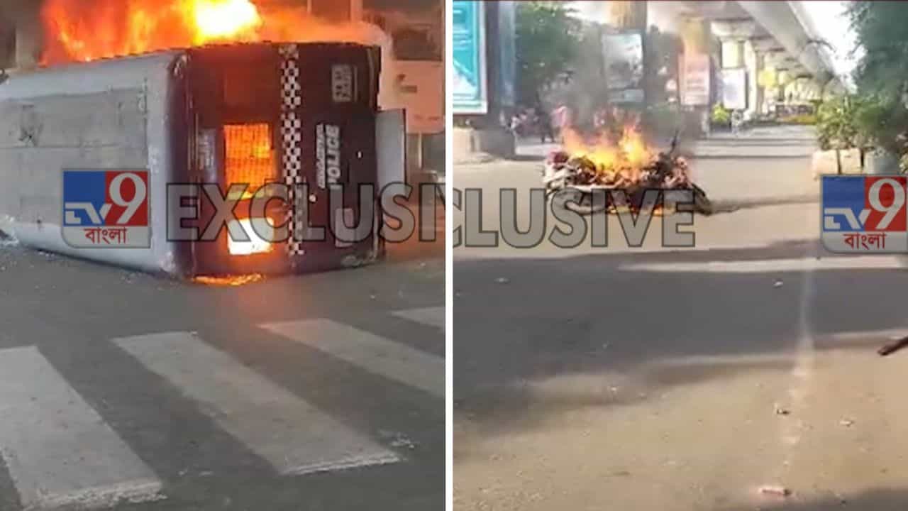 Behala Accident: স্কুলে যাওয়ার পথে লরির ধাক্কায় মৃত্যু ছাত্রের, বিক্ষোভে জ্বলছে বেহালা Behala Accident: স্কুলে যাওয়ার পথে লরির ধাক্কায় মৃত্যু ছাত্রের, বিক্ষোভে জ্বলছে বেহালা