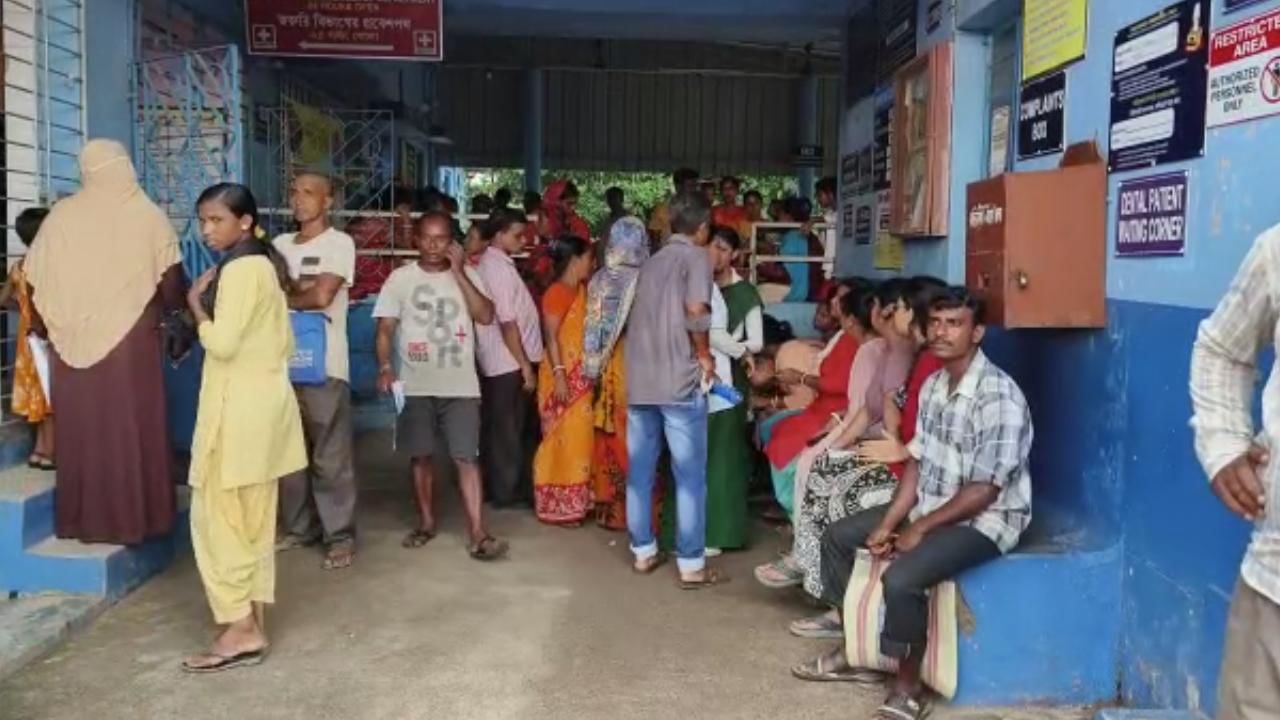 Accident in School: দরজা খুলতেই স্কুলের ল্যাবে অ্যামোনিয়া বিস্ফোরণ, আহত শিক্ষক-সহ ১০ ছাত্রী Accident in School: দরজা খুলতেই স্কুলের ল্যাবে অ্যামোনিয়া বিস্ফোরণ, আহত শিক্ষক-সহ ১০ ছাত্রী